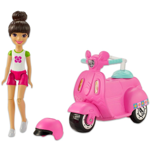 Barbie on the Go: Barna hajú Barbie motorizált robogóval