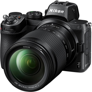 Nikon Z5 + Z 24-200 mm f/4-6.3
